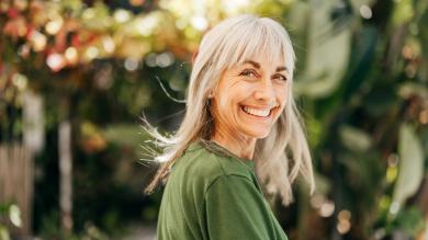 
		Fröhliche Frau im mittleren Alter
	