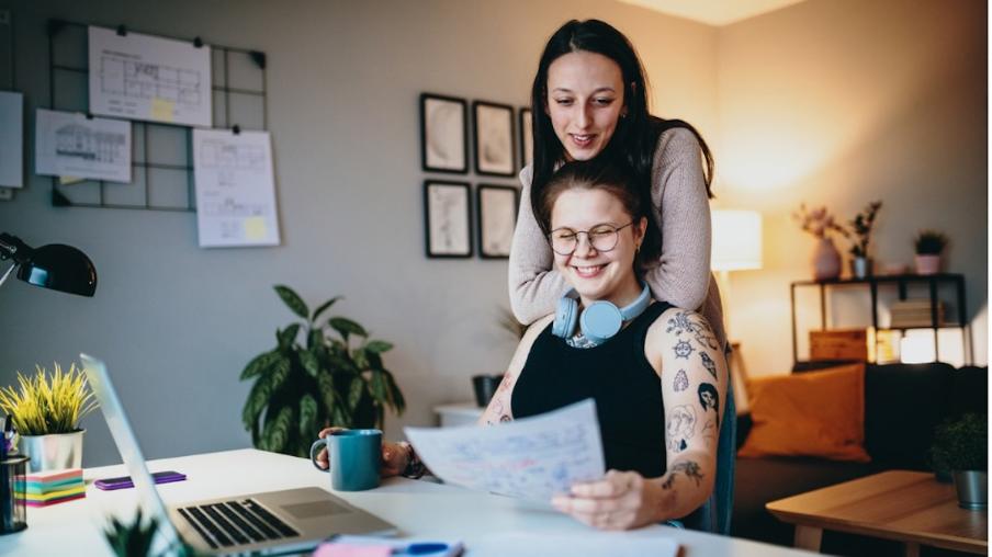 
		Ein Paar freut sich über die private Altersvorsorge
	